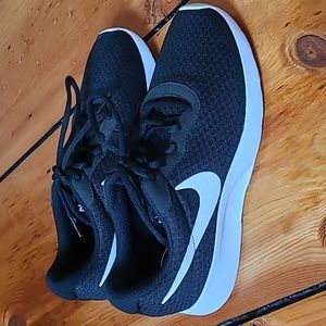 Nike Black and White Tanjun Sneakers, Women's size 8